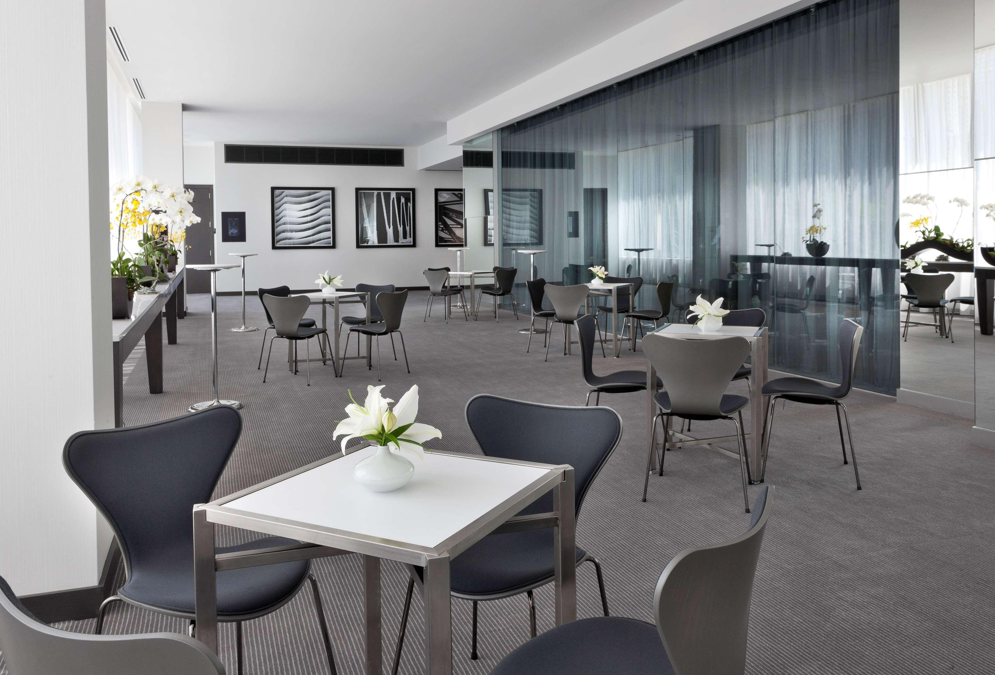 Radisson Blu Aqua Hotel, Chicago Restaurant photo